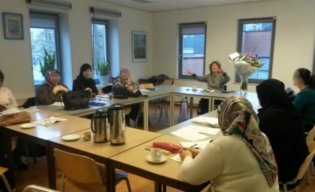 HOLLANDA’DA TÜRKLERE YENİDEN DİL VE UYUM SINAVI